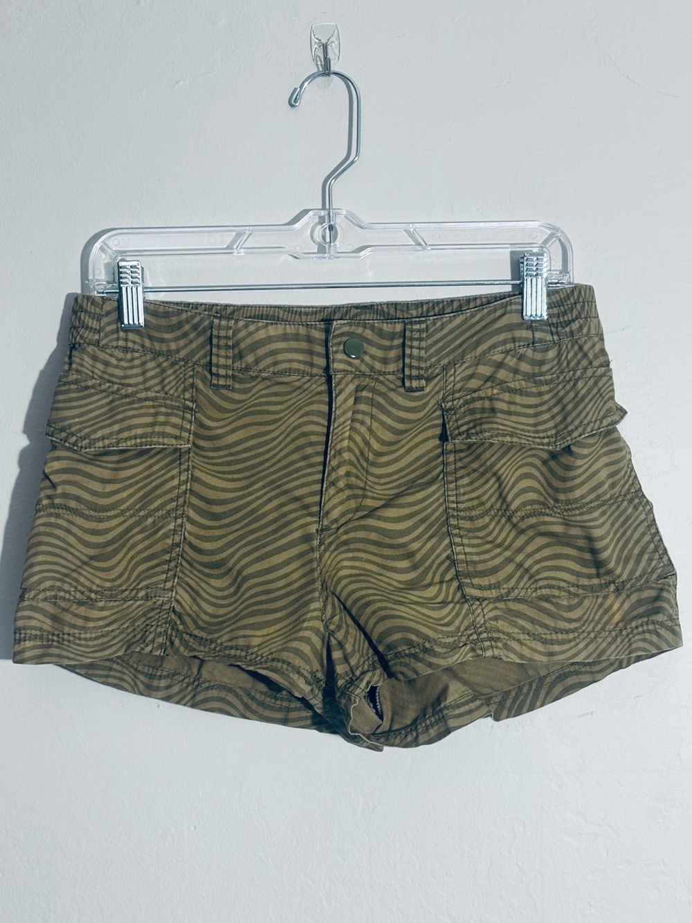 Divided tiger print cargo shorts 4